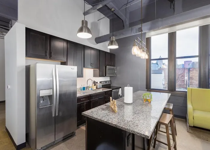 Apartment Steps 2 Everything! - King Bed - Amazing Roof And Gym Pittsburgh
