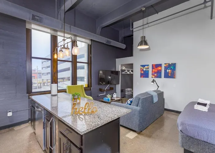 Apartment Steps 2 Everything! - King Bed - Amazing Roof And Gym *
