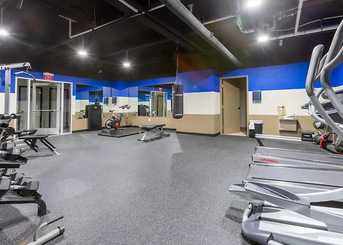 Steps 2 Everything! - King Bed - Amazing Roof And Gym * Pittsburgh
