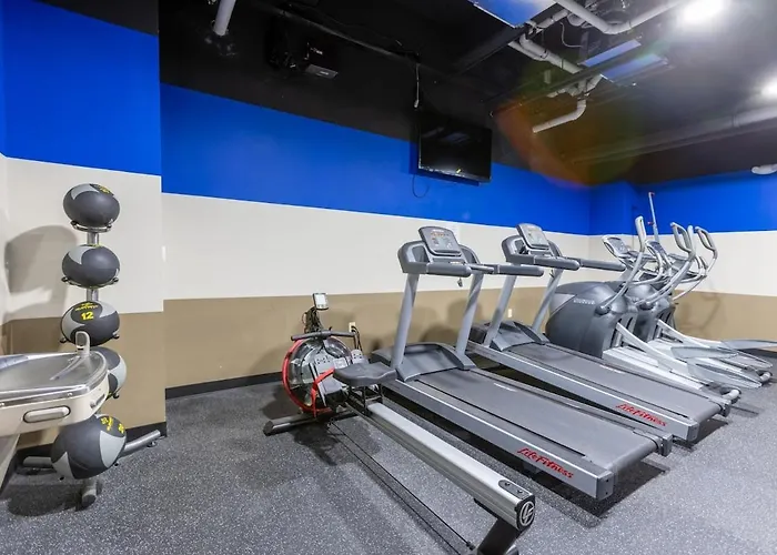 Apartment Steps 2 Everything! - King Bed - Amazing Roof And Gym *