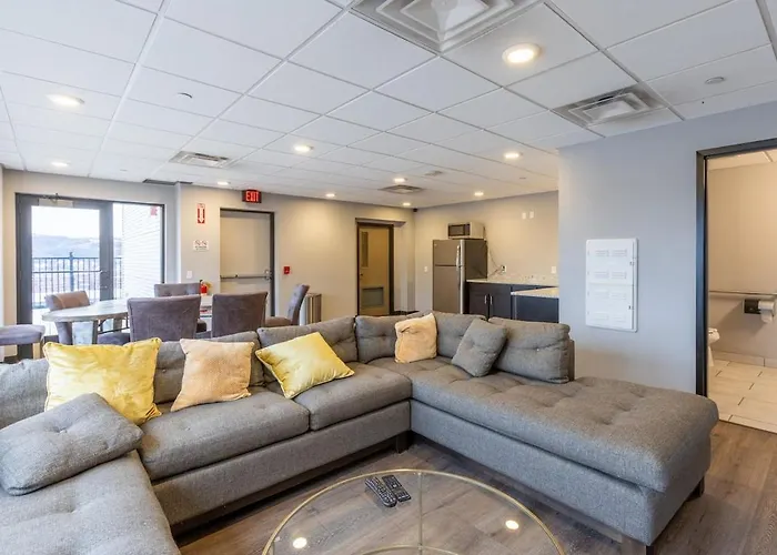 Steps 2 Everything! - King Bed - Amazing Roof And Gym Apartment Pittsburgh